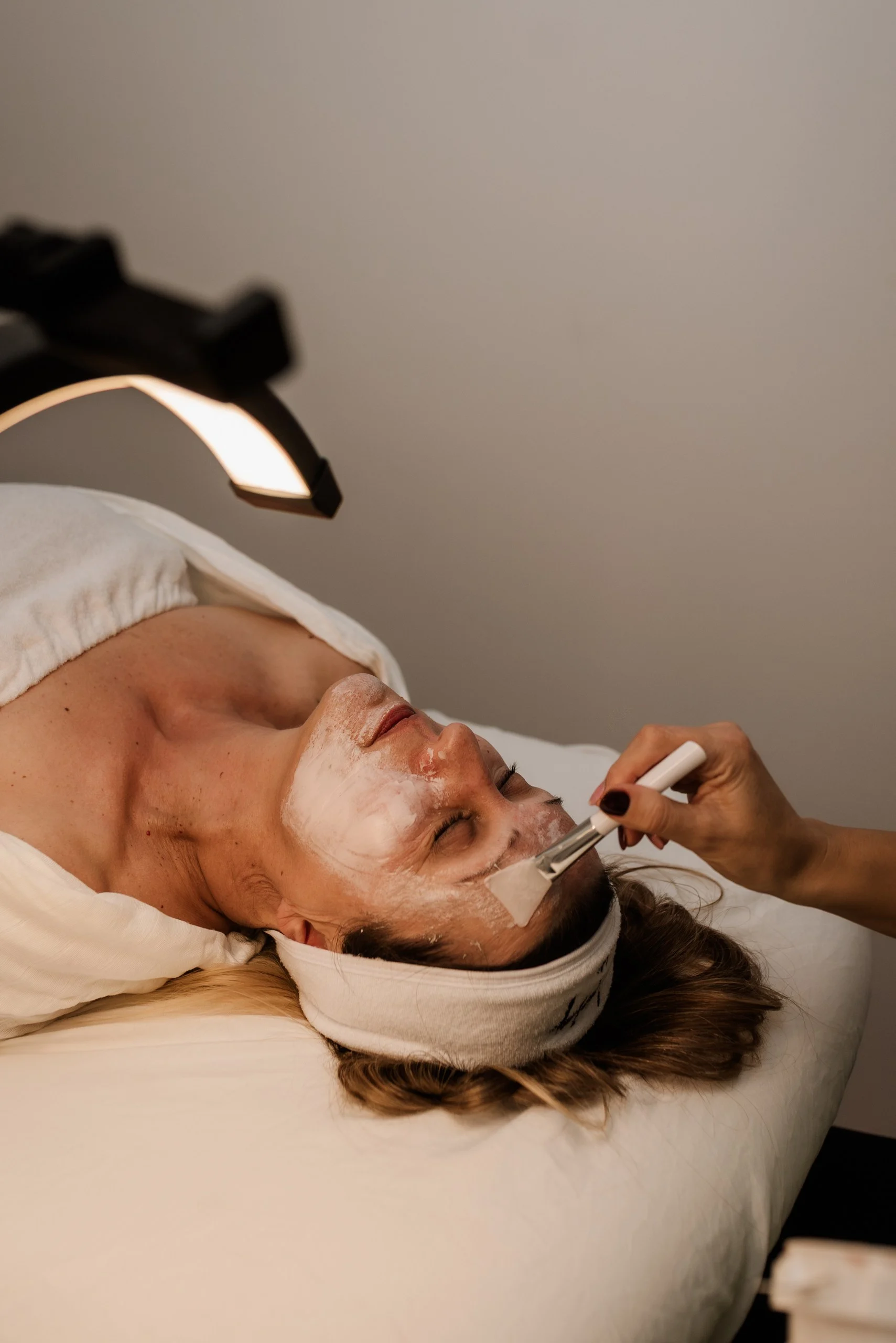 Nanošenje maske tokom BABOR Pure tretmana lica